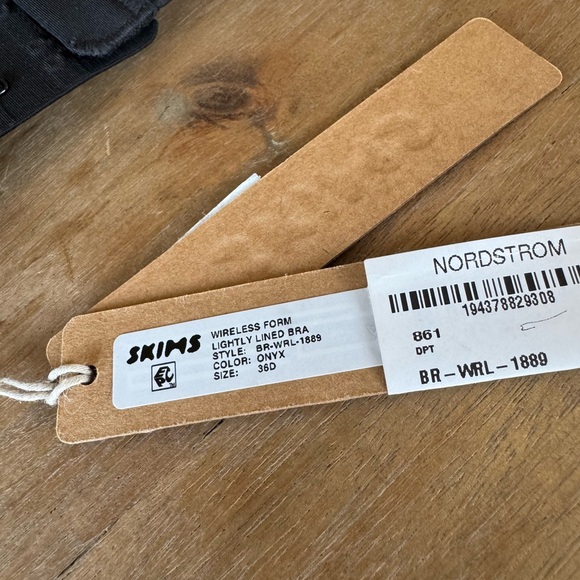 SKIMS Wireless Form Lightly Lined Bra - Onyx - Picture 4 of 6